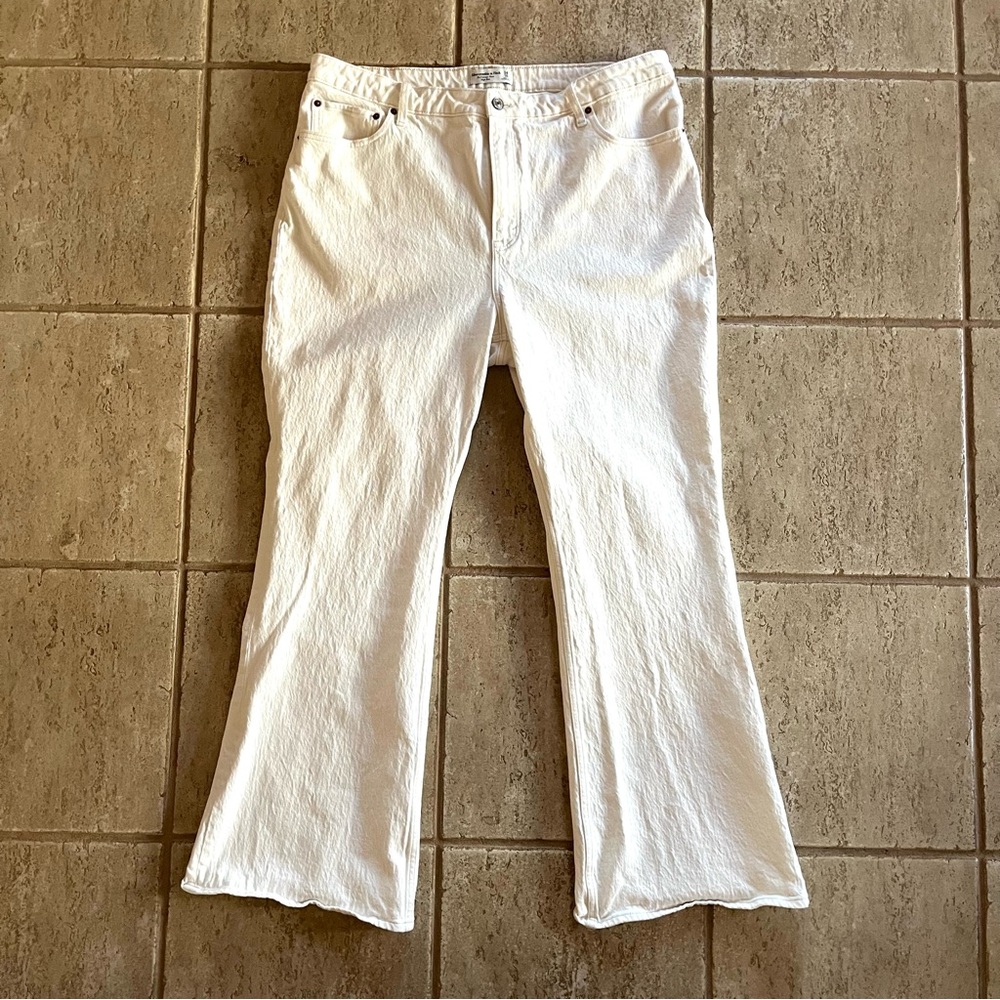 Abercrombie & Fitch Size 34 The Vintage Flare‎ High Rise White Curve Love Jeans